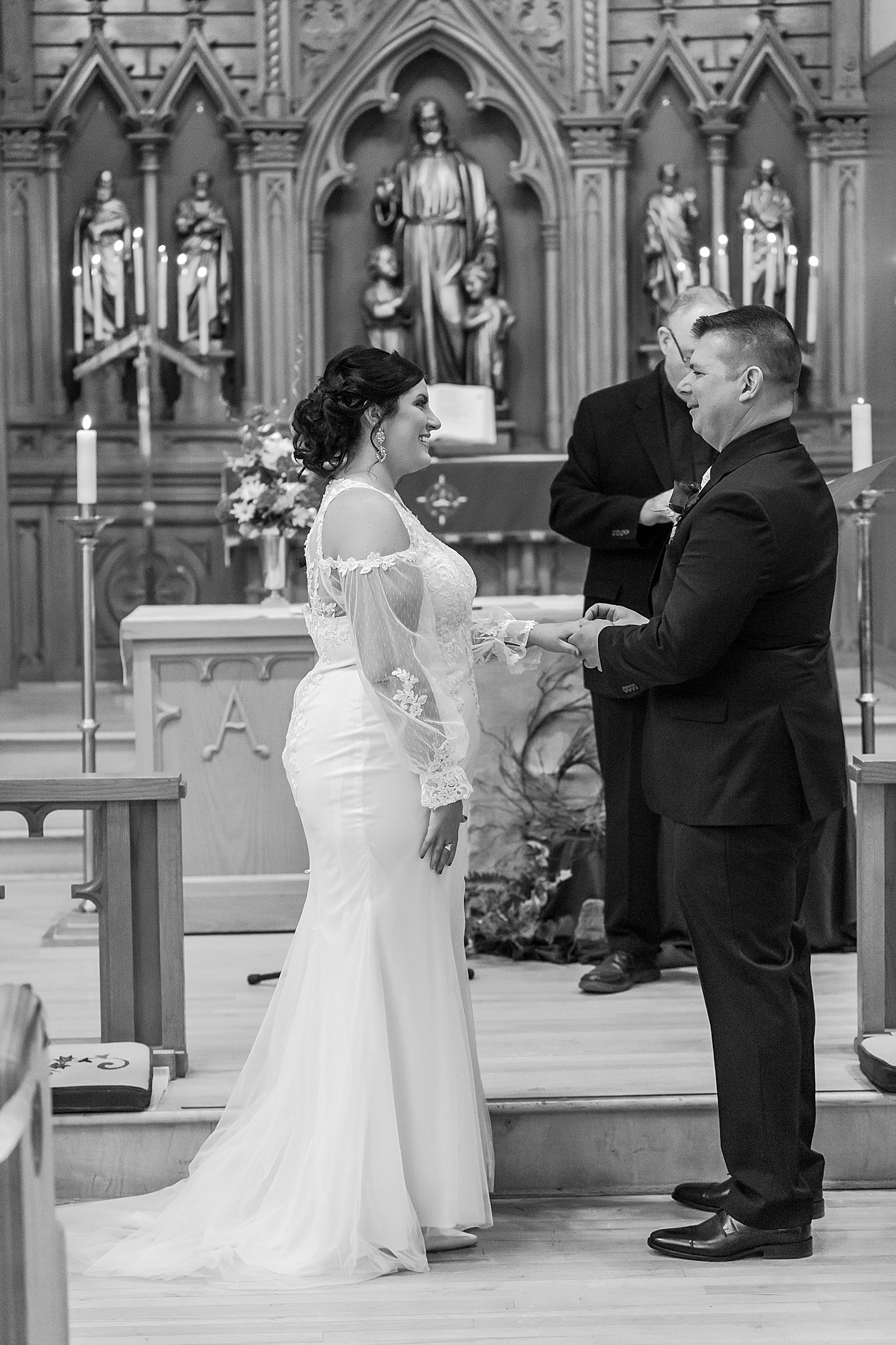 detroit-wedding-photographer-romantic-micro-wedding-photos-st-pauls-lutheran-church-toledo-oh-by-courtney-carolyn-photography_0018.jpg