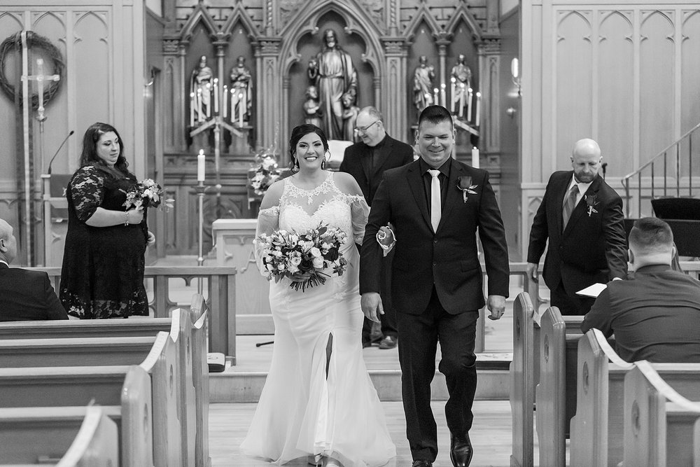 detroit-wedding-photographer-romantic-micro-wedding-photos-st-pauls-lutheran-church-toledo-oh-by-courtney-carolyn-photography_0026.jpg