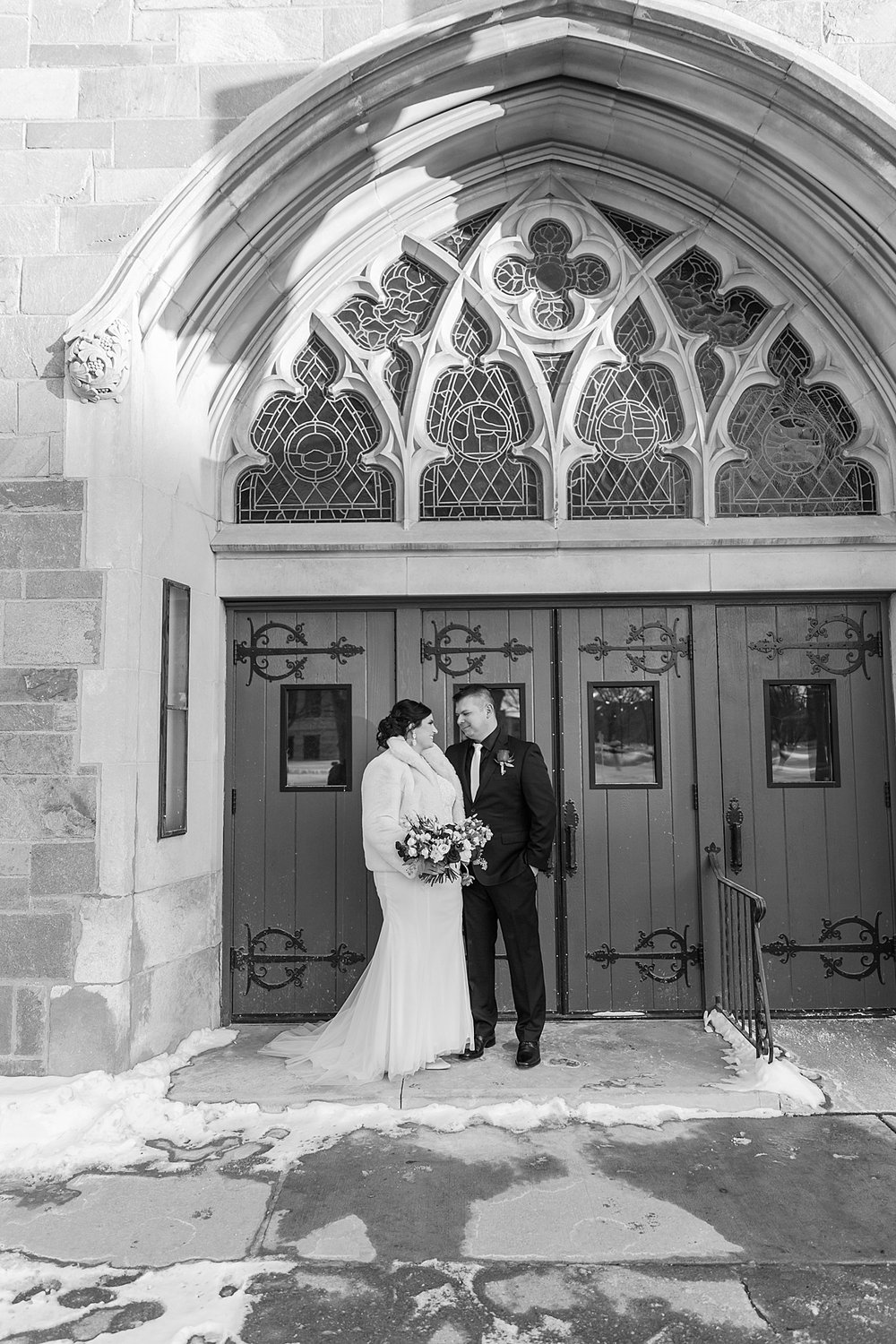 detroit-wedding-photographer-romantic-micro-wedding-photos-st-pauls-lutheran-church-toledo-oh-by-courtney-carolyn-photography_0033.jpg