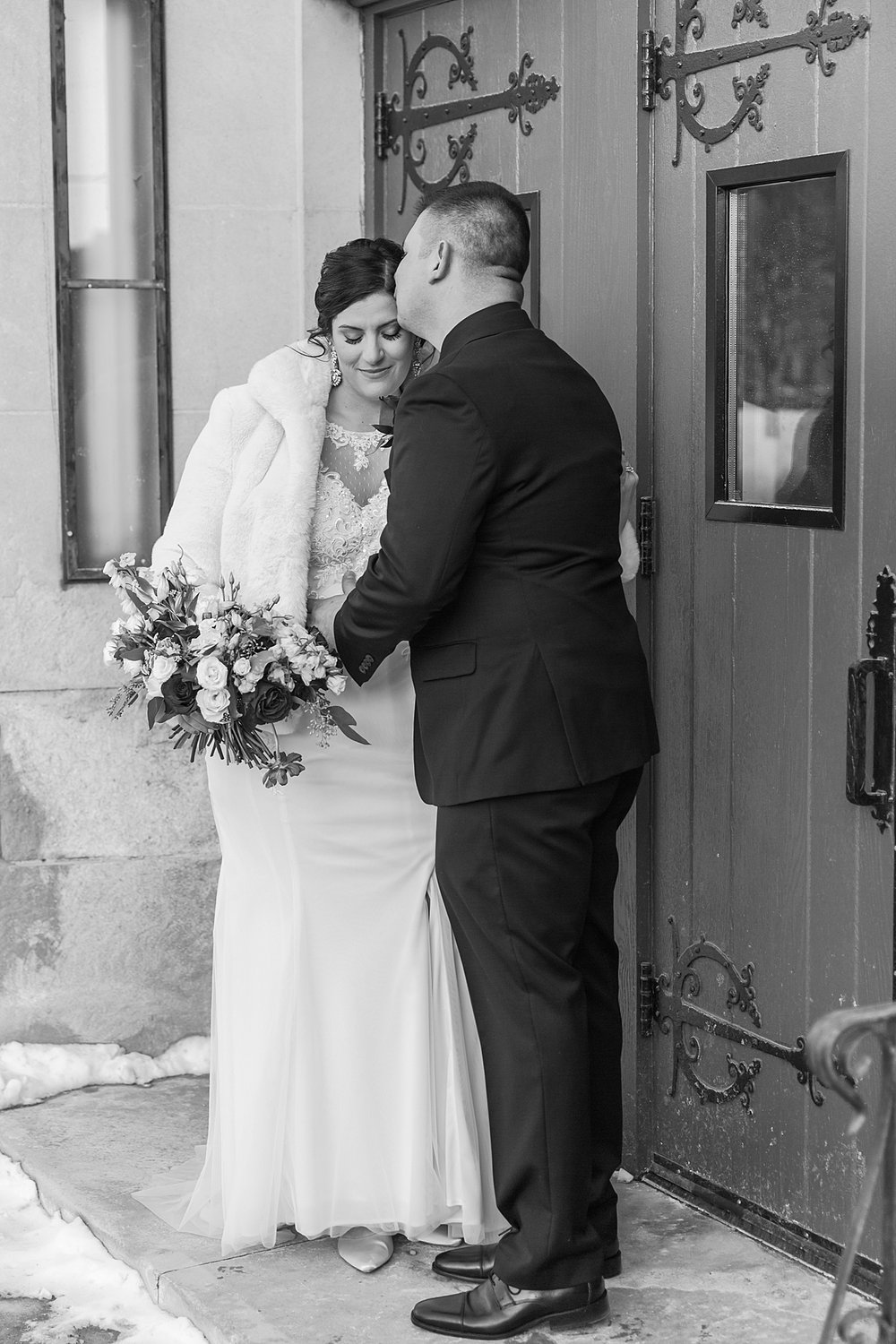 detroit-wedding-photographer-romantic-micro-wedding-photos-st-pauls-lutheran-church-toledo-oh-by-courtney-carolyn-photography_0035.jpg