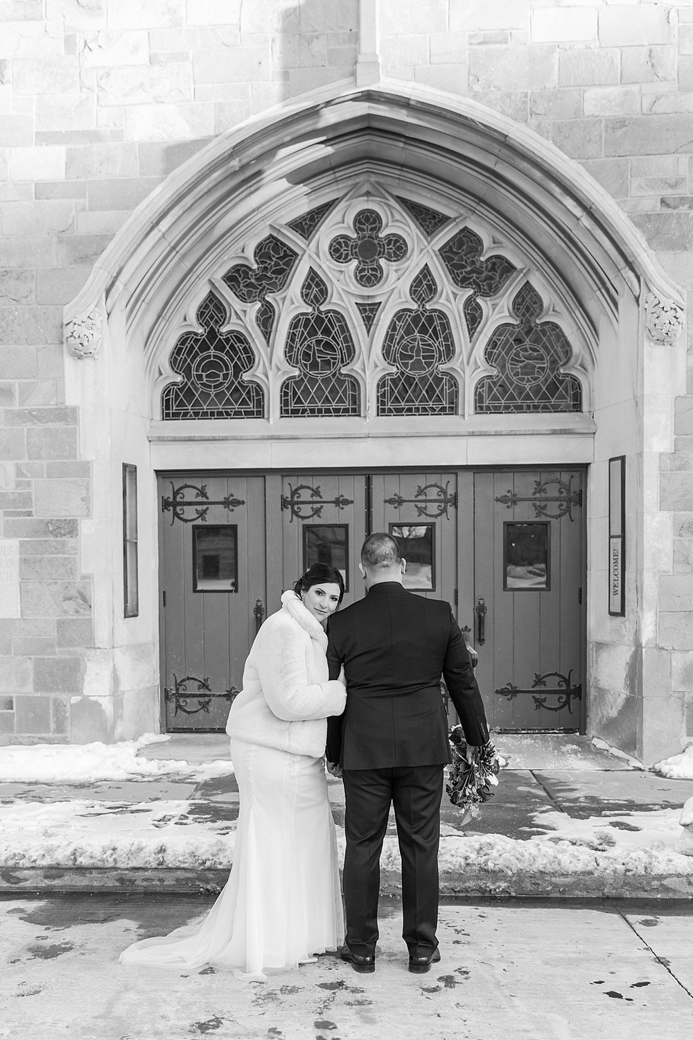 detroit-wedding-photographer-romantic-micro-wedding-photos-st-pauls-lutheran-church-toledo-oh-by-courtney-carolyn-photography_0037.jpg
