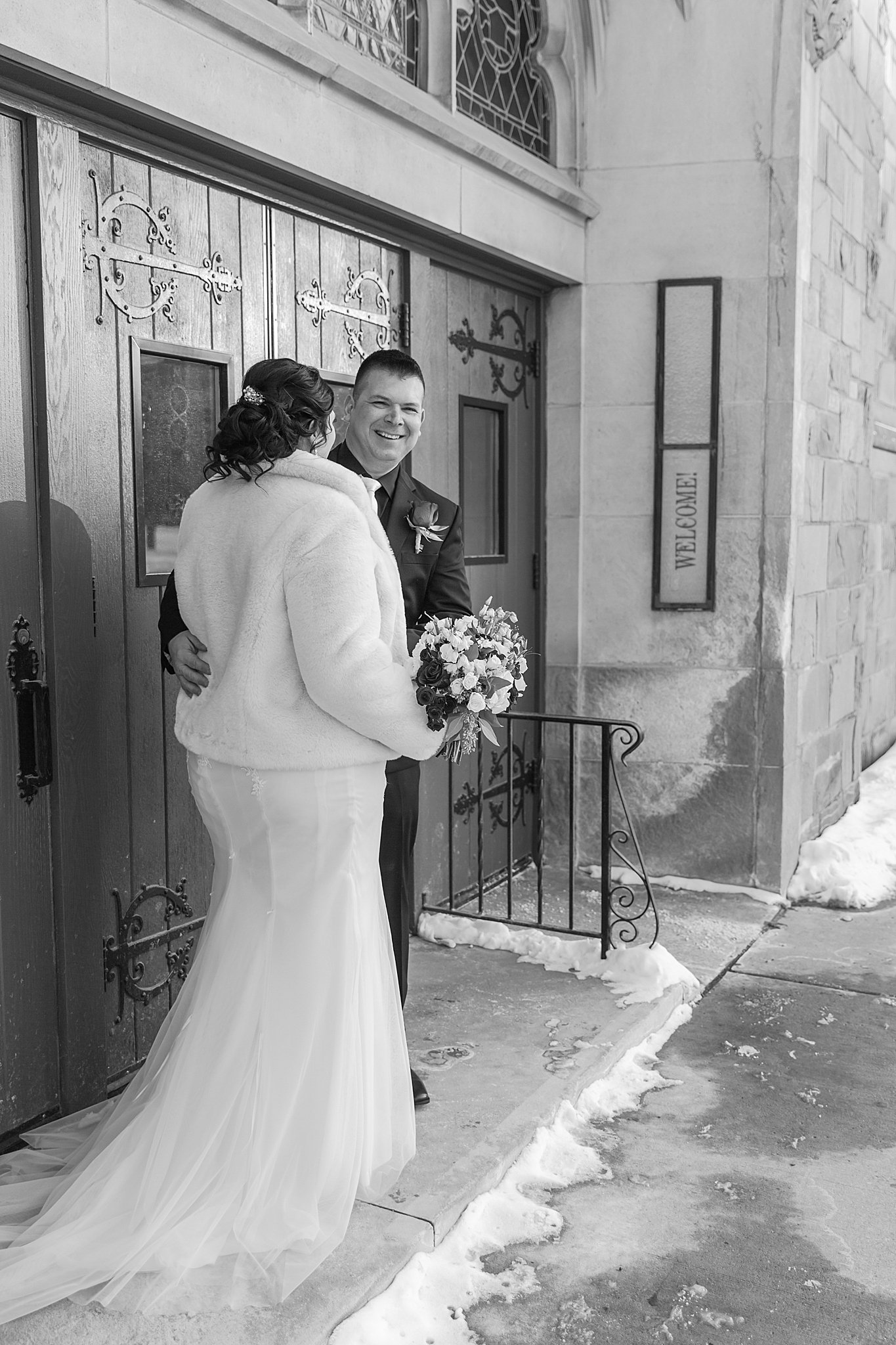 detroit-wedding-photographer-romantic-micro-wedding-photos-st-pauls-lutheran-church-toledo-oh-by-courtney-carolyn-photography_0039.jpg