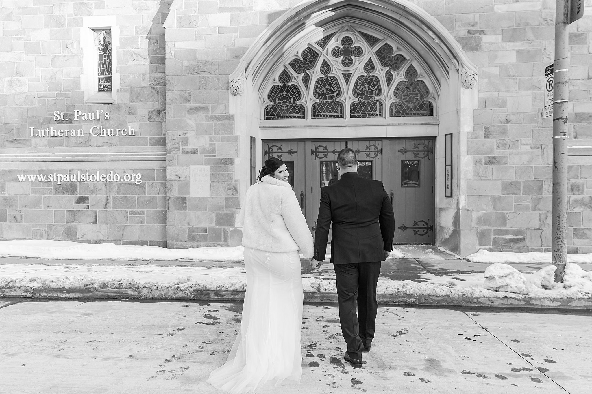 detroit-wedding-photographer-romantic-micro-wedding-photos-st-pauls-lutheran-church-toledo-oh-by-courtney-carolyn-photography_0043.jpg