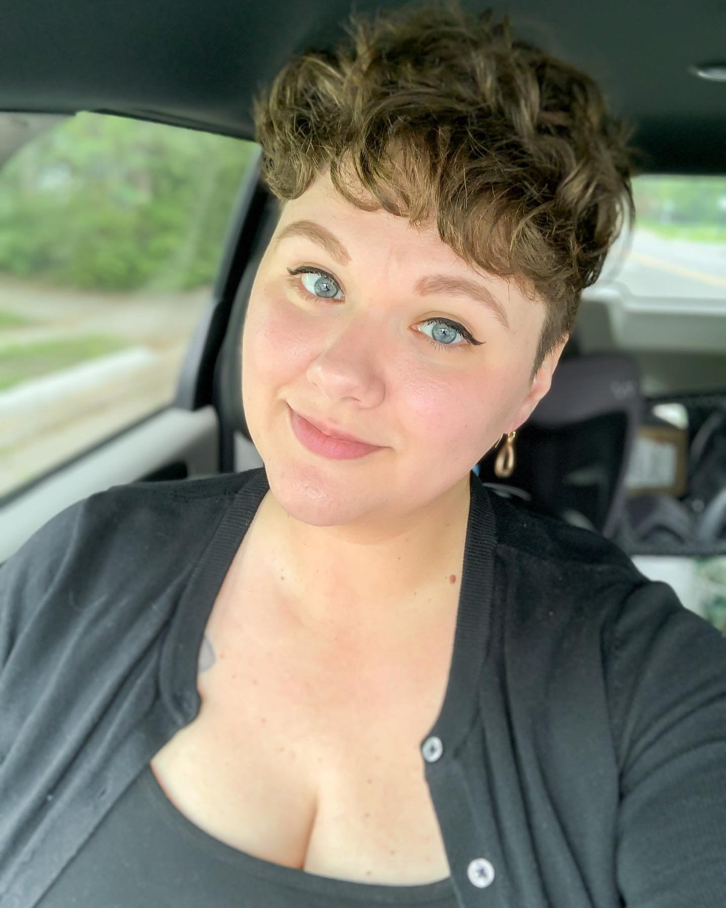 Oops I did something drastic. . .

I stopped posting to social media. I had a baby 15 months ago. I cut my hair, and then chopped it again. I prioritized my family &amp; current clients over social media. Creating content was the very last thing on m