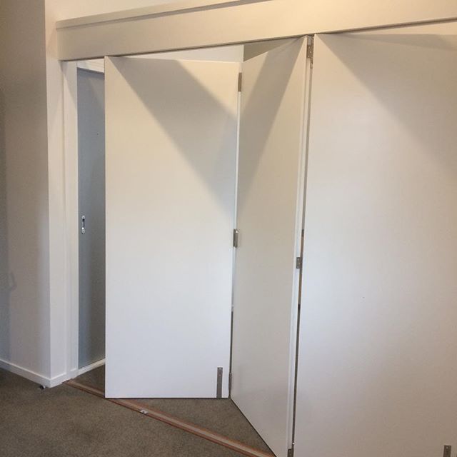 Let&rsquo;s not build walls!
Instead build some heavy duty bi-fold room dividers!
Any size made to order...
#nsjonery#melbourne#bifoldingdoors#shojiscreens#roomdividers