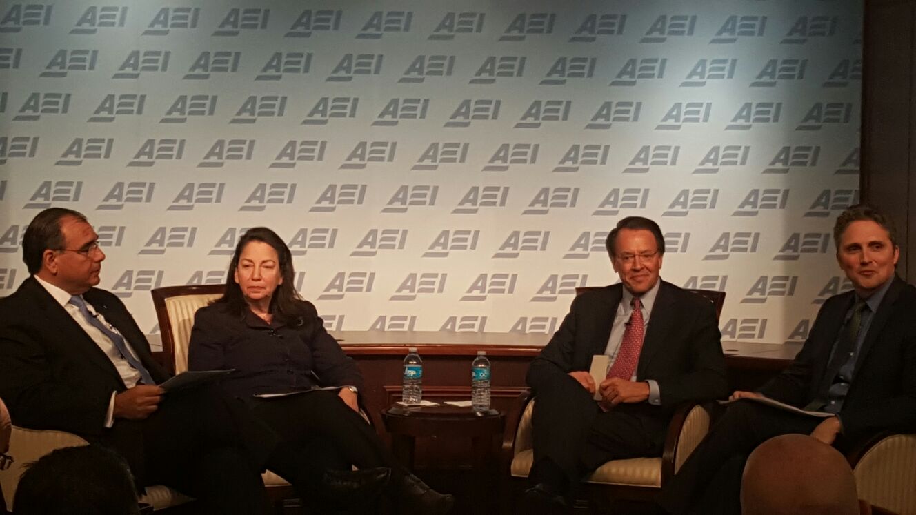 Dr. Juan José Daboub, far left