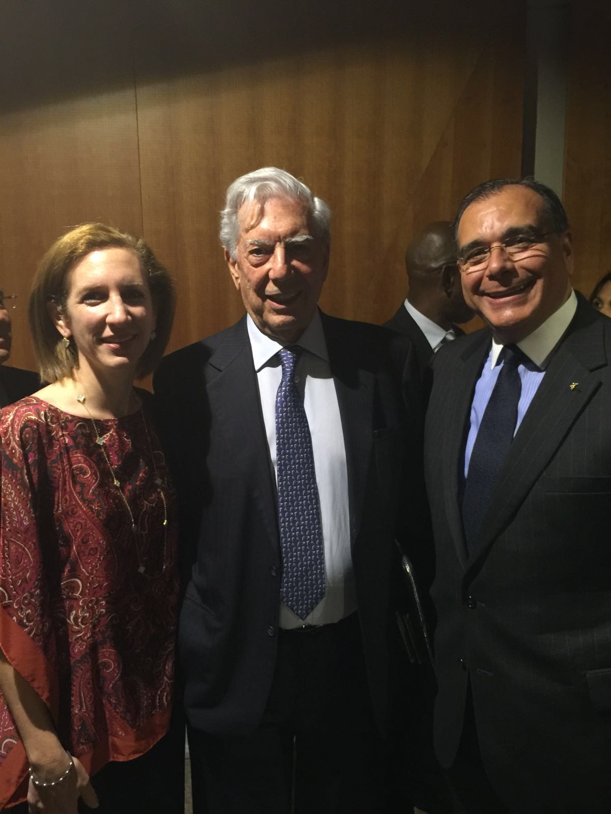 From left, Glorybell Daboub, Mario Vargas Llosa, and Dr. Juan José Daboub