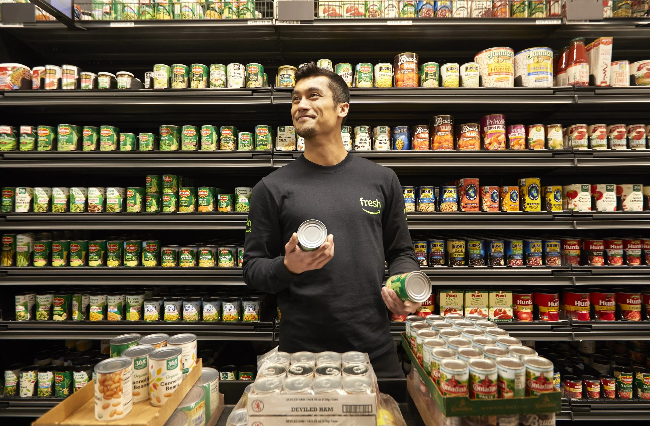 2023_AMZ-Fresh_Q2_InStoreRefresh_StoreInt_Stocking_Canned_05F_0137.jpg
