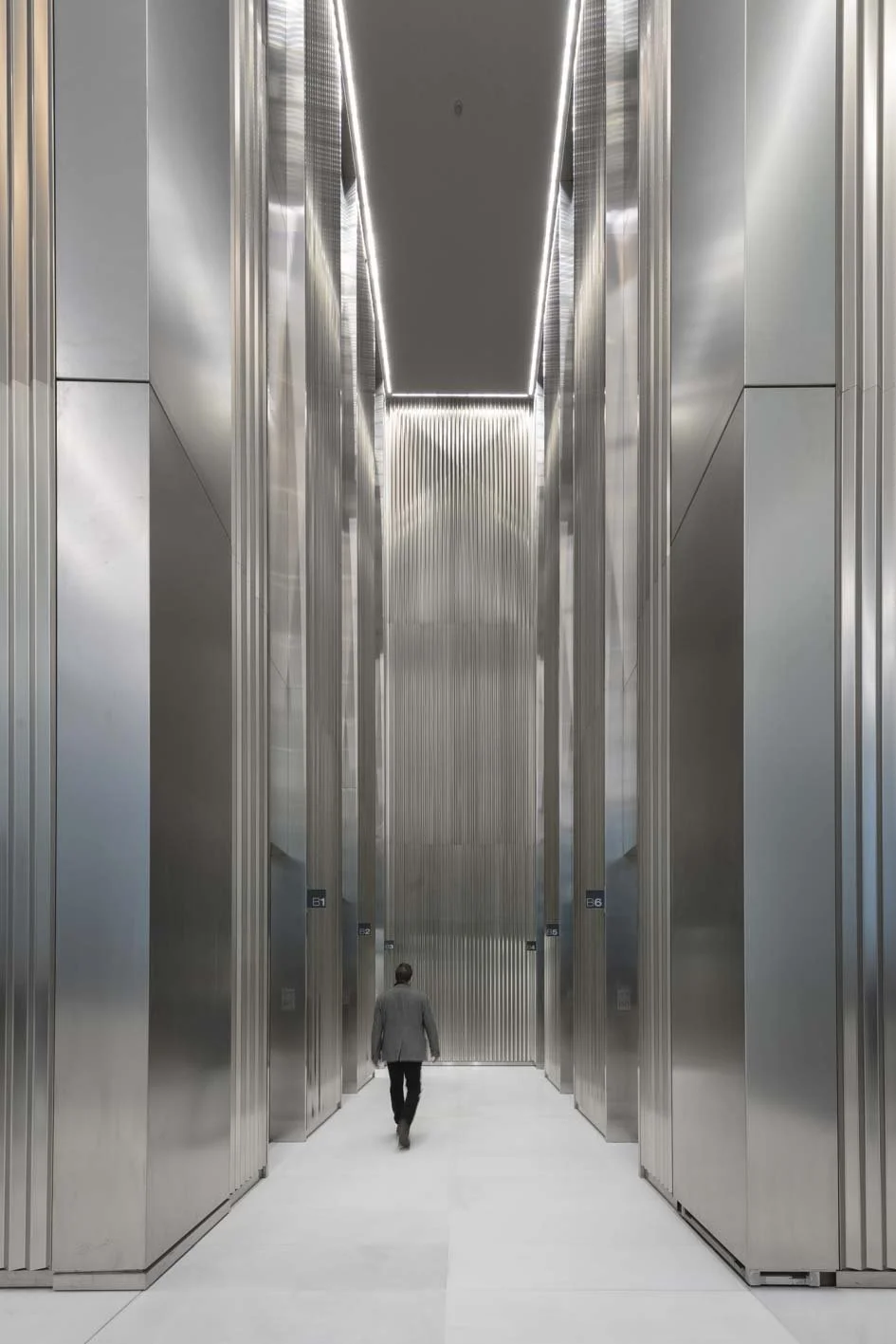 2084NY220202_06 425 Park Avenue_2.jpg