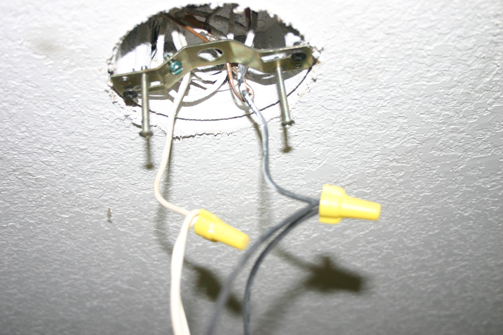 Installing A New Light Fixture Easier, What Is Yellow Wire On Light Fixture