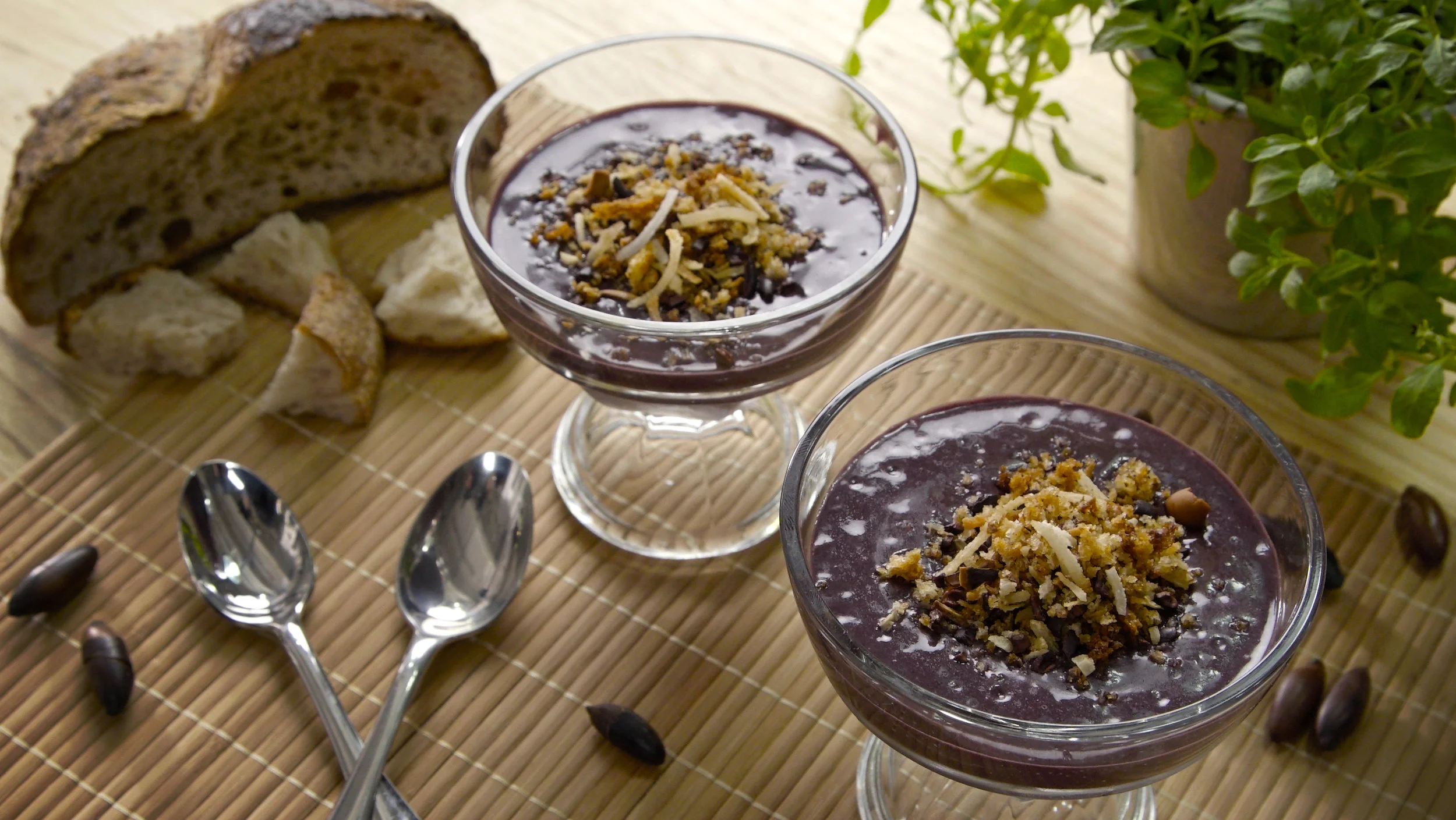 Jucara Com Granola de Pao.jpg