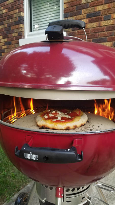 Watchful mave arrestordre Weber Grill Pizza Oven Conversion - Homemade KettlePizza — Cooking Circuits
