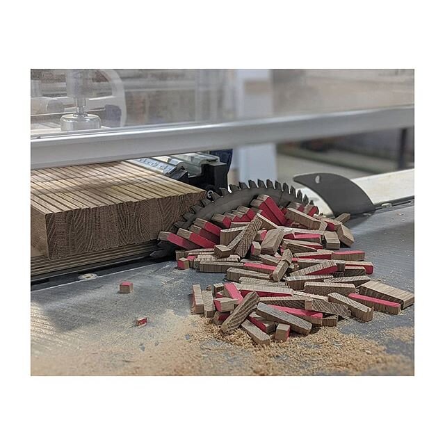 White oak slats
.
.
.
#northarrow #designbuild  #keepcraftalive  #finehomebuilding #finewoodwork #carpentry #constuction #renovation #torontoconstruction #torontobuilds  #archilovers #minimaldesign #homerenovation #archiloivers #torontobuilders