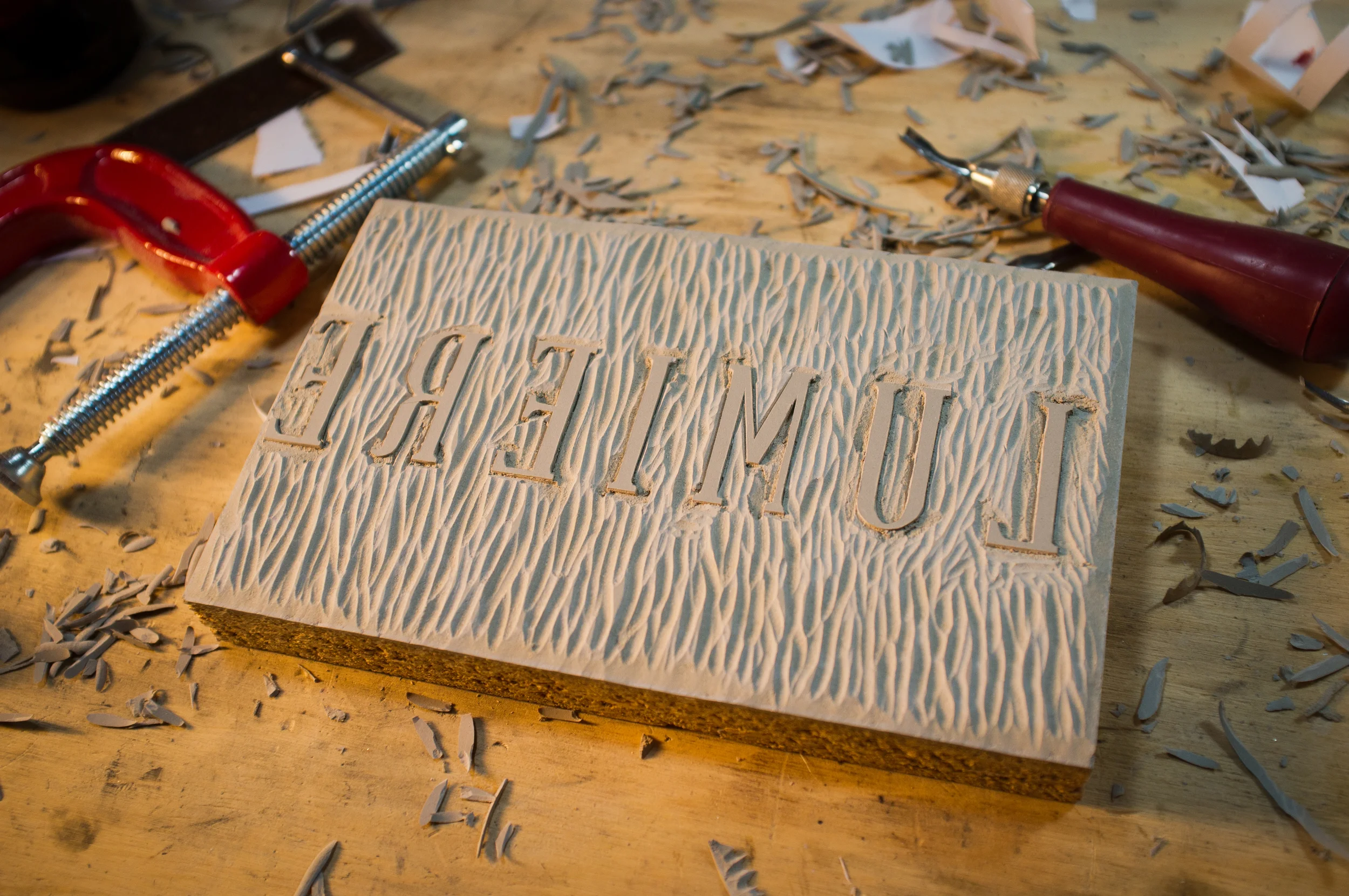 Linocut Lumiere Typeface