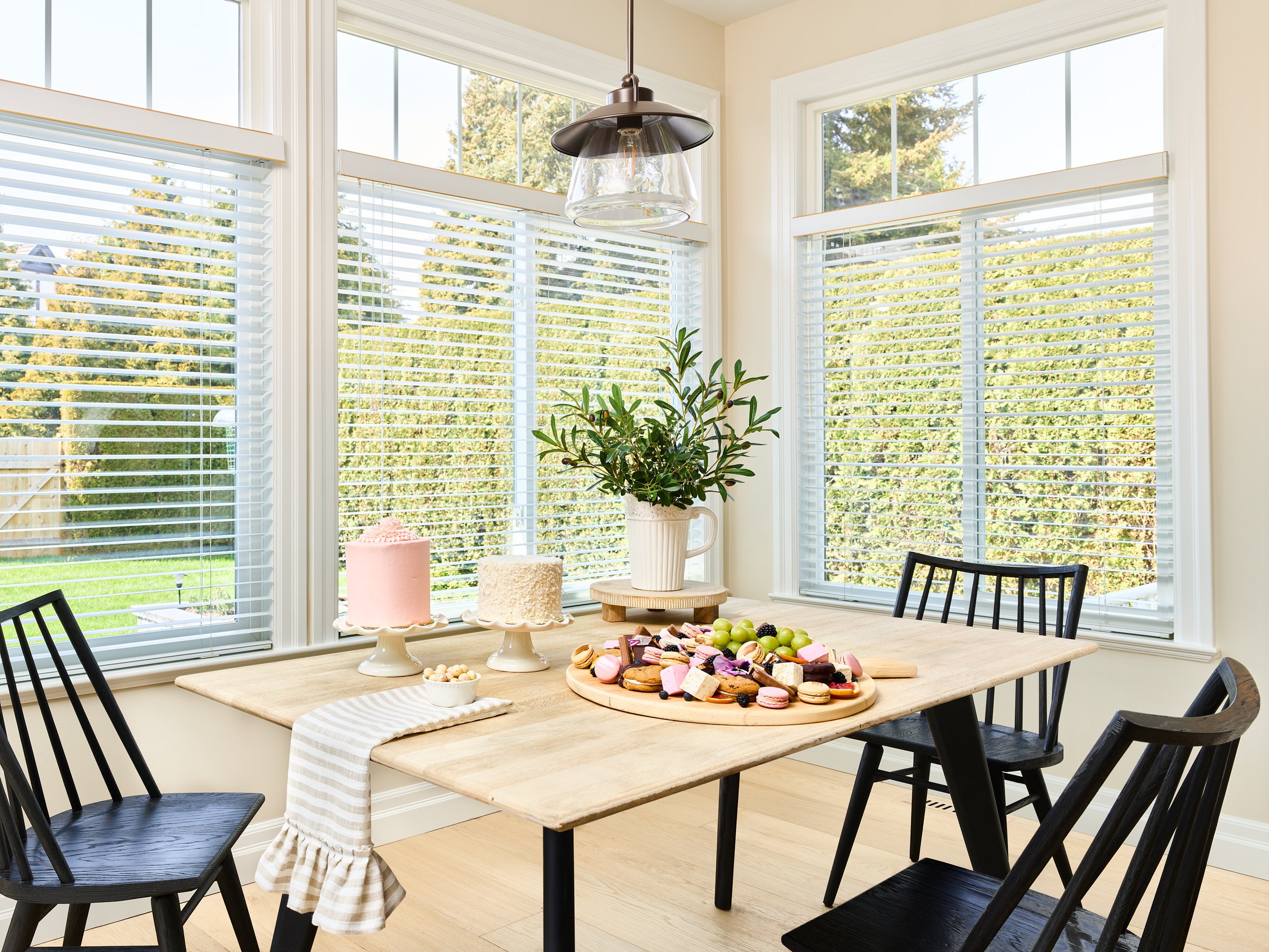 Spindle-back Windsor chairs with a modern twist await hungry guests.