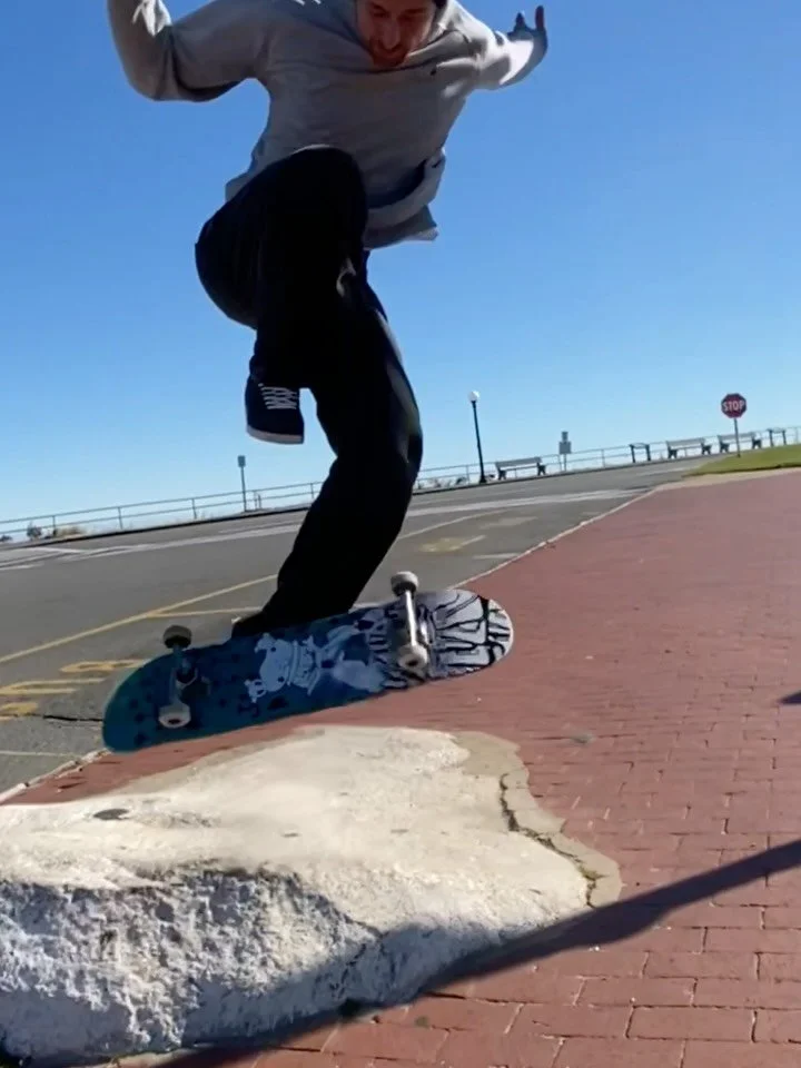 Finally got the switch imp on the rock lol 

Special book sale happening now, link in stories 

Vineyard and life lately, plus some recents reads. 

So hyped to see my brother @dr.kylebrown get married!!