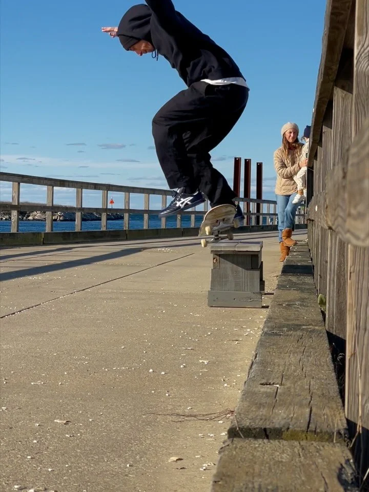 Vineyard skating and reading update. Newly obsessed with #JessWalter, started with his latest, #SOFARGONE, and have begun tearing through his oeuvre. Every book and short story I&rsquo;ve read so far is terrific. 

Cold sessions with @daniellutheran_