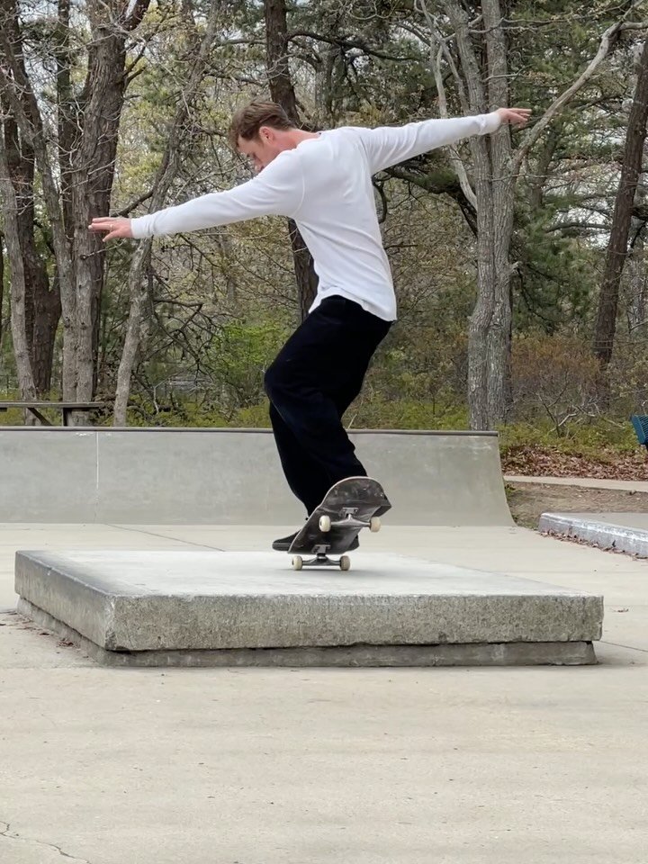 Signed books available! Only have a small stack on hand. Every book will come with something random from spring cleaning. Free shipping. USA ONLY. Link in bio

Switch imp fakie manny fakie flip. Back on the Vineyard for May. Always a pleasure watchin