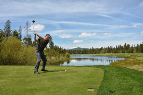 Here's Sean on the 12th tee at Crosswater in Sunriver Oregon. Photo from Breakingeighty.com