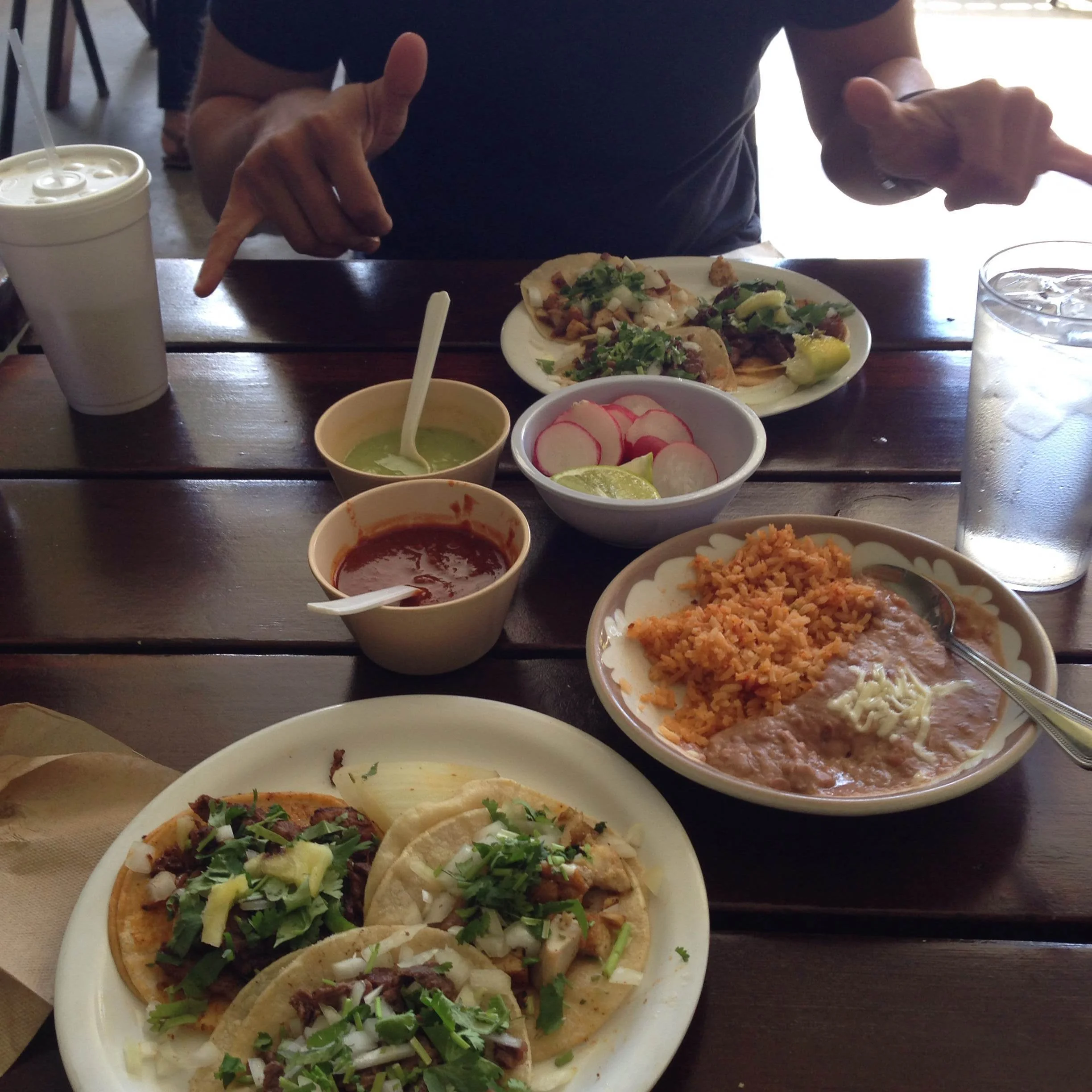 los-robles-cafe-tacos.jpg
