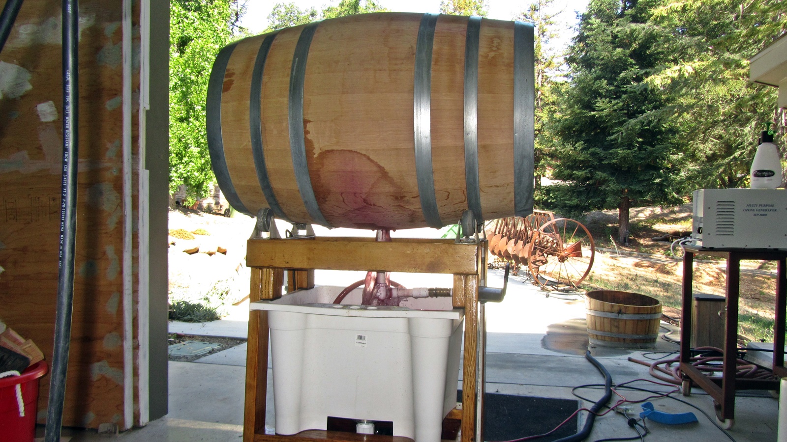 2 Cleaninng barrel on barrel washer