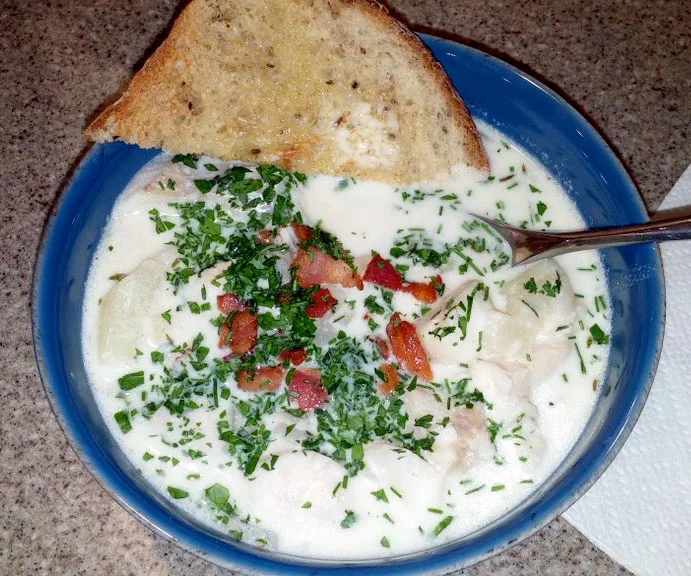 New England fish chowder, with redfish, cod, [black] sea bass & halibut cheeks from @TheLocalCatch & @wavehillbreads rye.