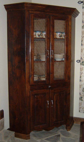 Petracca Corner Hutch