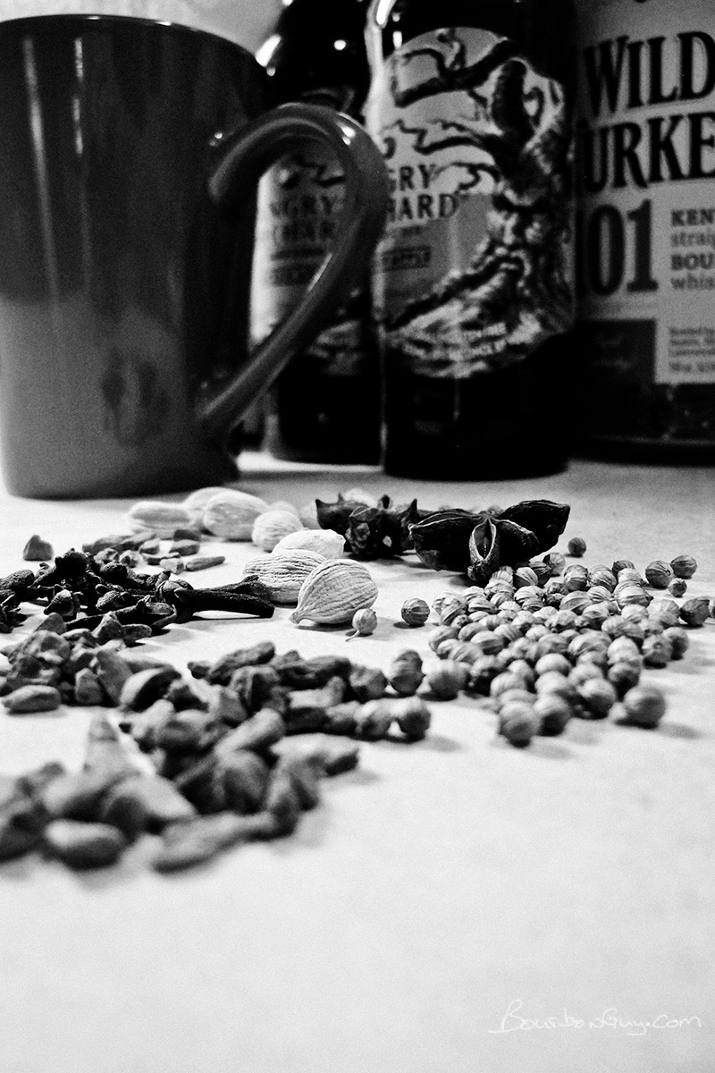 The ingredients for a tasty mulled cider.