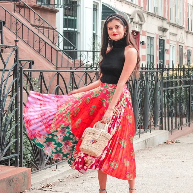 Twirly skirts always make the morning commute more fun 💃🏻