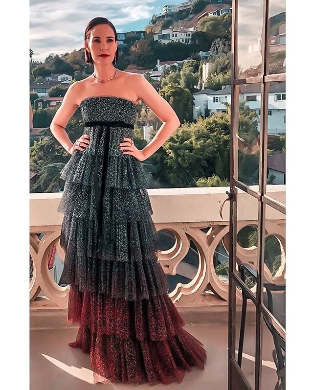 The lovely Leslie Bibb in Honor at last night&rsquo;s Golden Globes! This is one of the most laborious, yet gratifying pieces I&rsquo;ve ever had to create. Swipe ➡️ to see the original sketch and the gown in progress 🧵✂️ #goldenglobes #madeinnyc