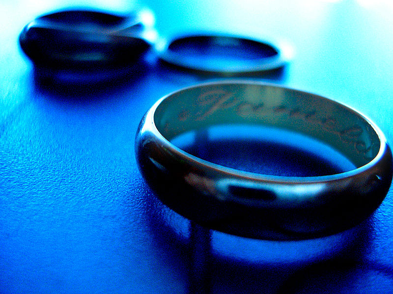 800px-Rings_in_blue