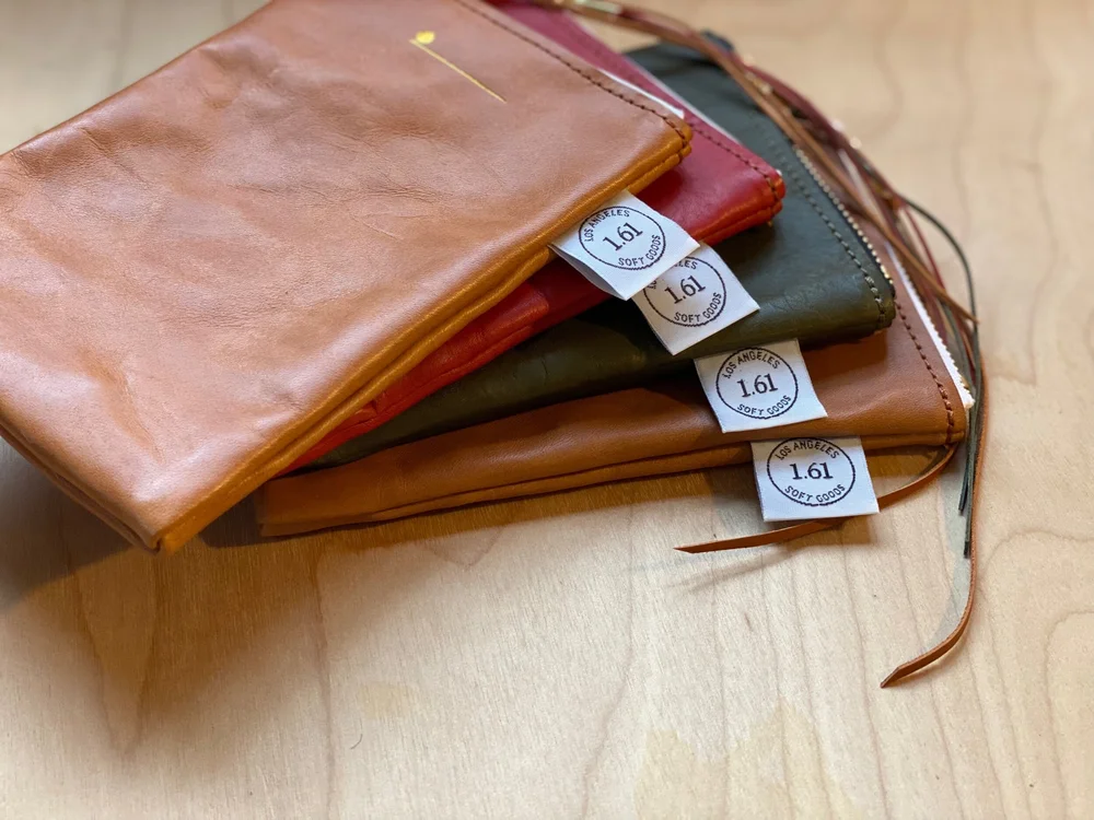 極美品　everyone PAPERBACK POUCH STANDARD Upcycled Leather and Fabric Paperback Pouch — 1.61 Soft Goods