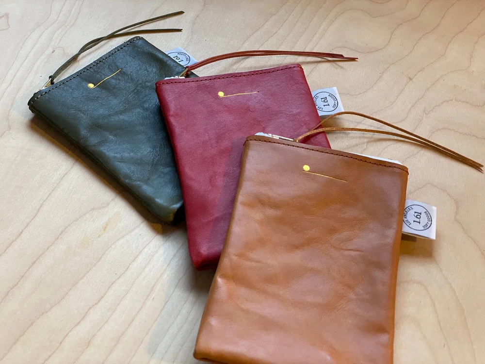 極美品　everyone PAPERBACK POUCH STANDARD Upcycled Leather and Fabric Paperback Pouch — 1.61 Soft Goods