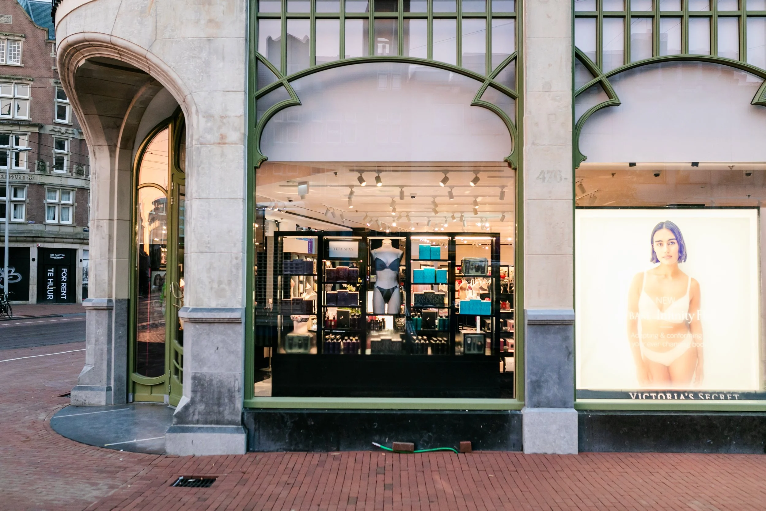 2 HR Victoria Secret Amsterdam Store_AnetteandRosePhotography-5.JPG