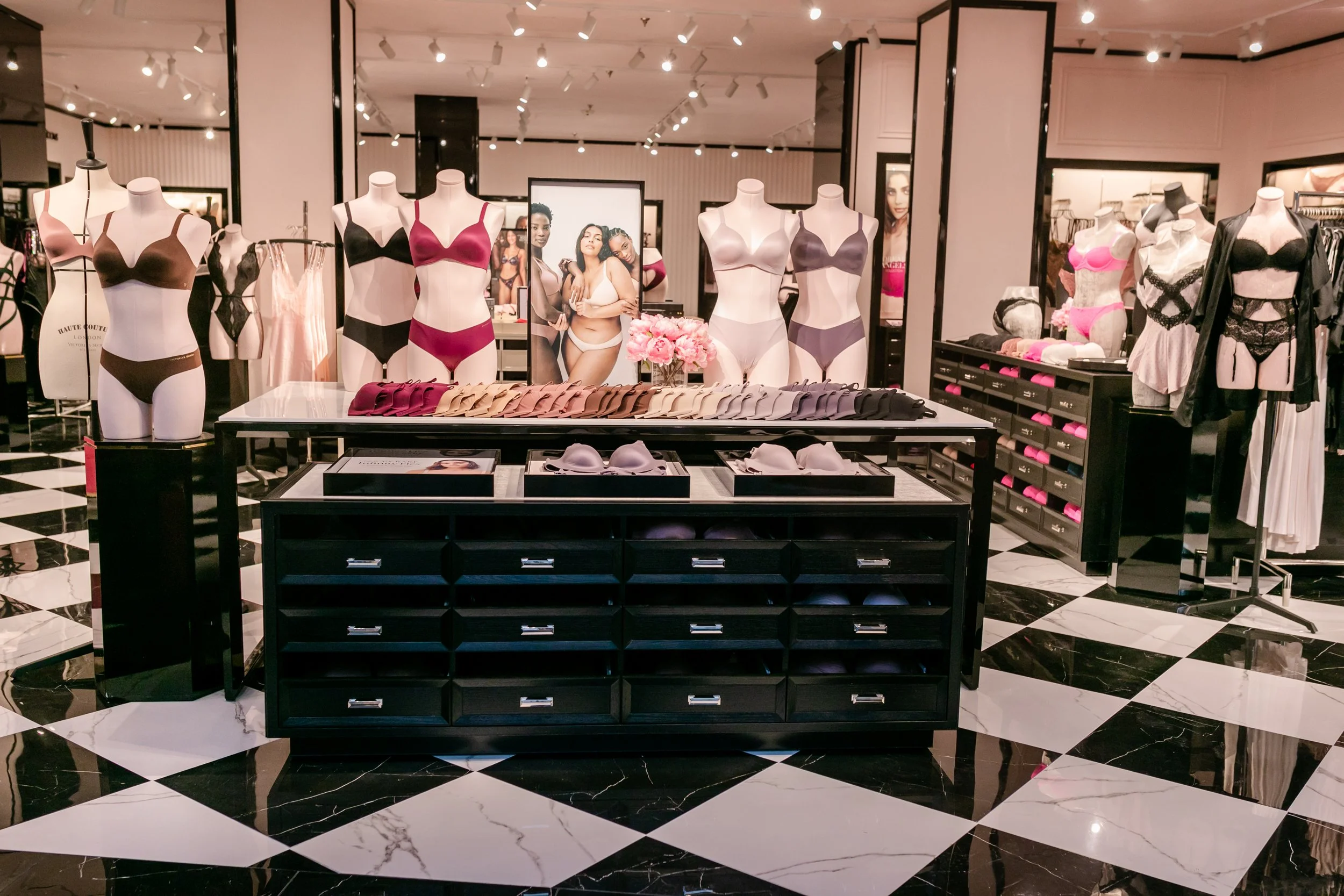 HR Victoria Secret Amsterdam Store_AnetteandRosePhotography-16.JPG