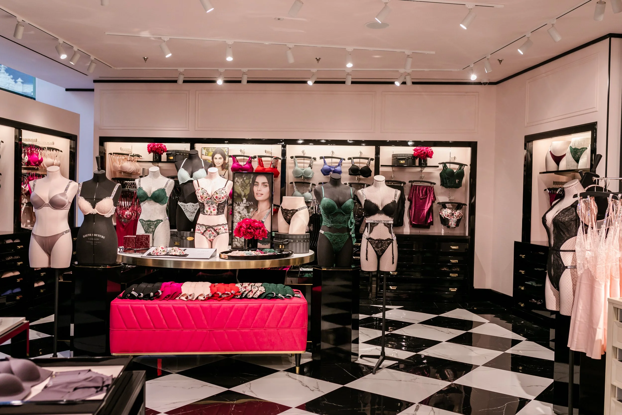 HR Victoria Secret Amsterdam Store_AnetteandRosePhotography-17.JPG