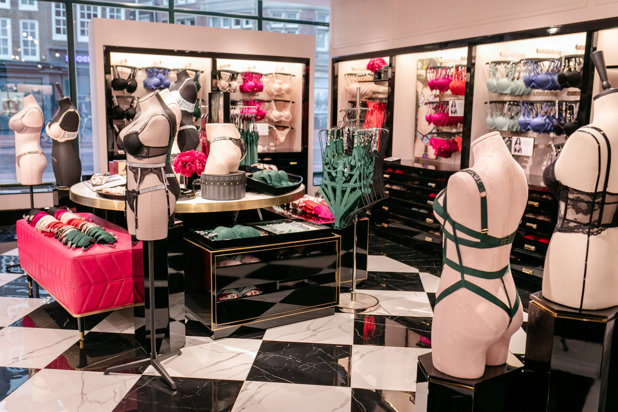 HR Victoria Secret Amsterdam Store_AnetteandRosePhotography-19.JPG