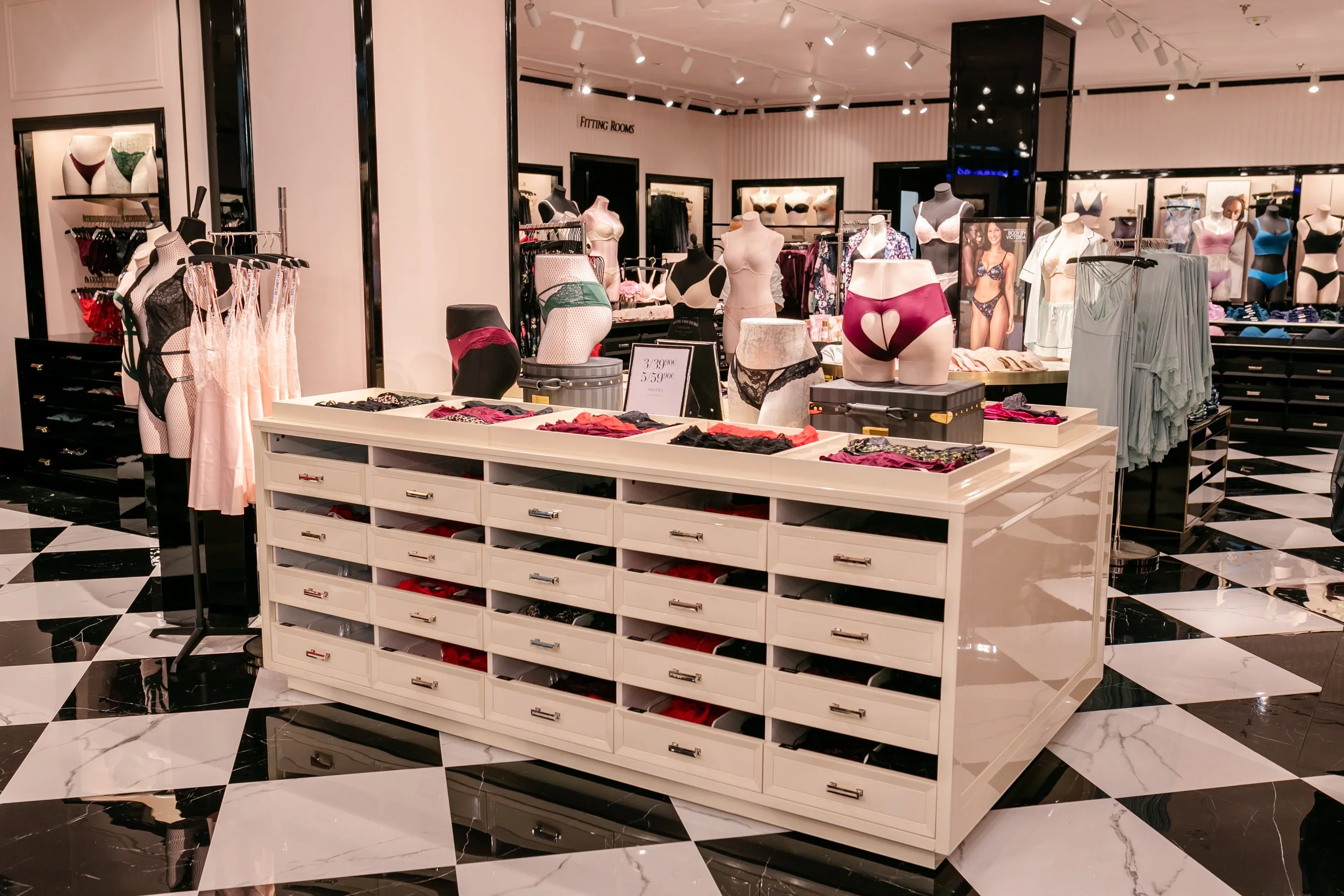 HR Victoria Secret Amsterdam Store_AnetteandRosePhotography-21.JPG