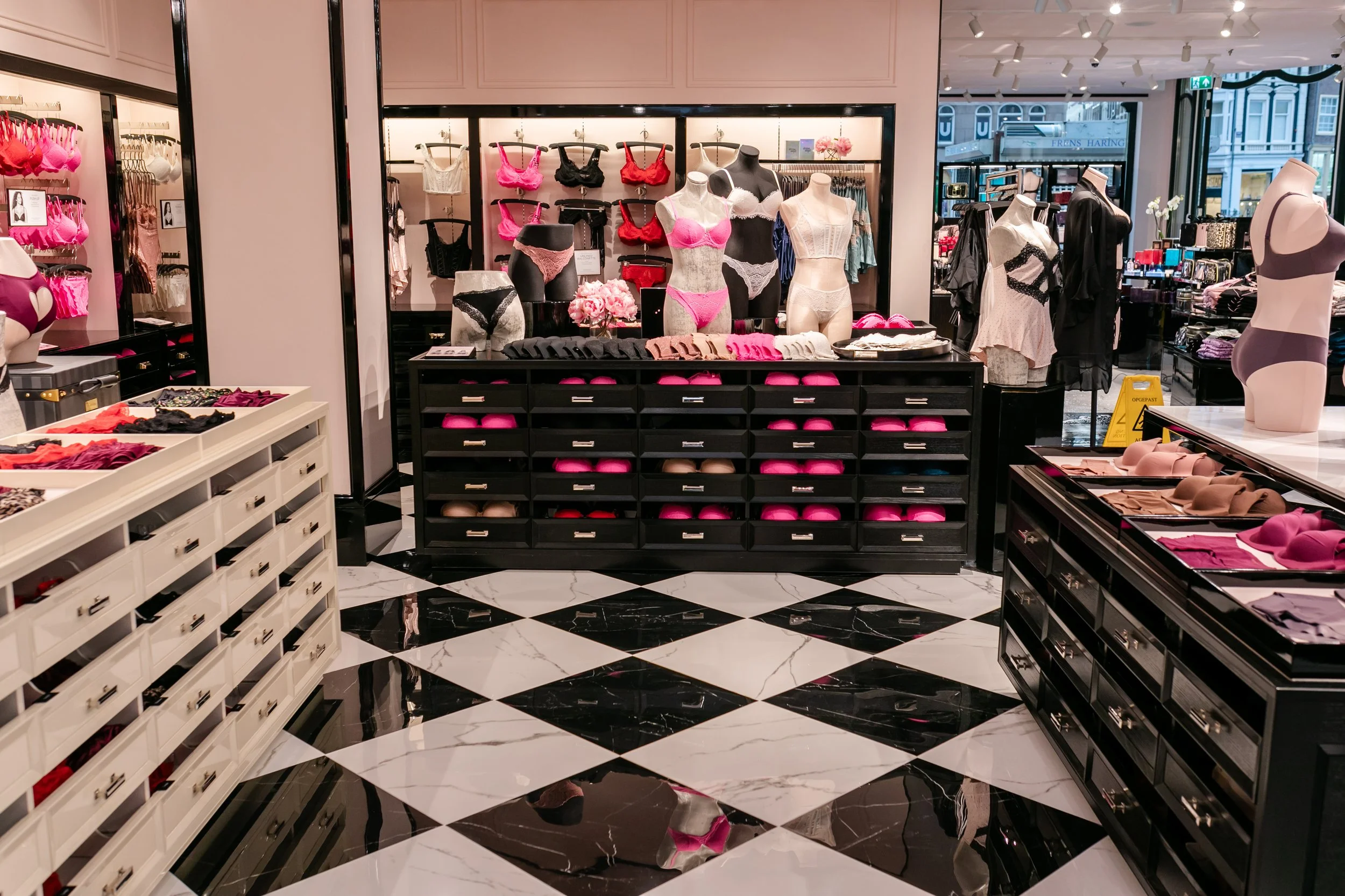 HR Victoria Secret Amsterdam Store_AnetteandRosePhotography-22.JPG