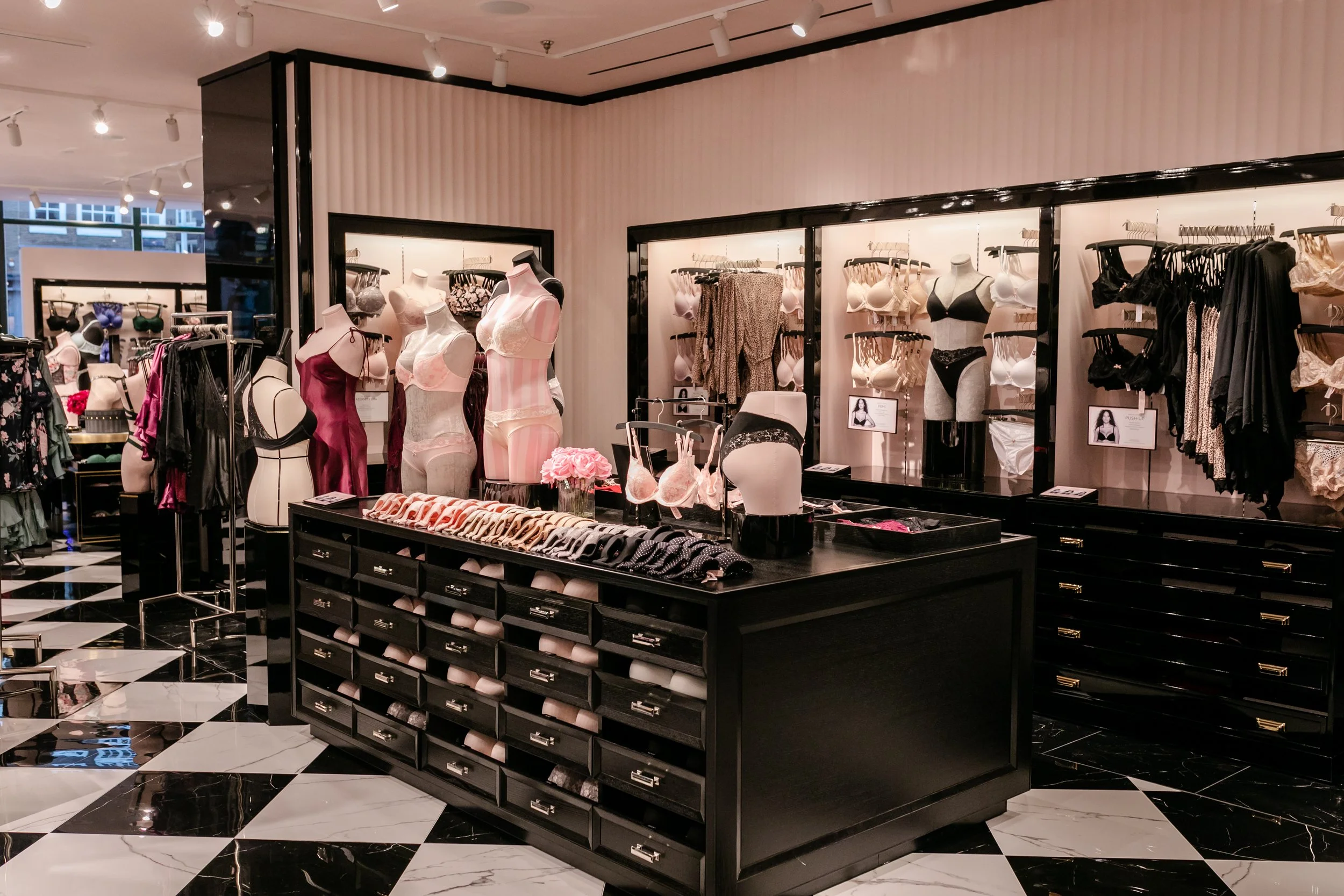 HR Victoria Secret Amsterdam Store_AnetteandRosePhotography-27.JPG