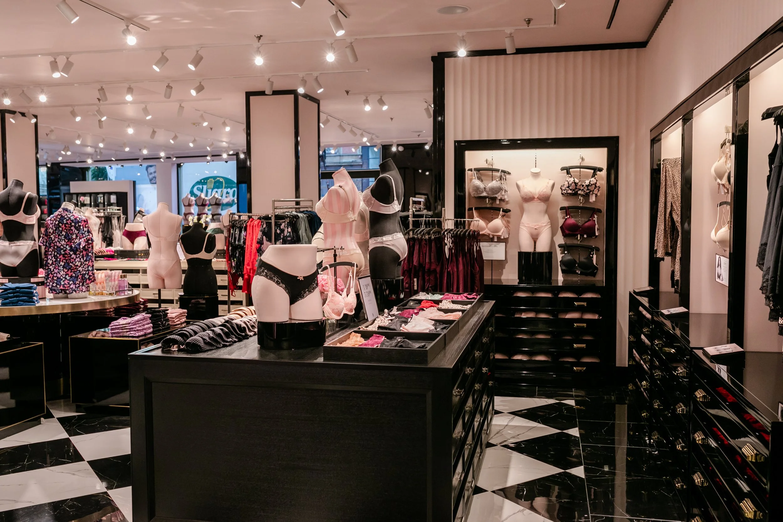 HR Victoria Secret Amsterdam Store_AnetteandRosePhotography-28.JPG