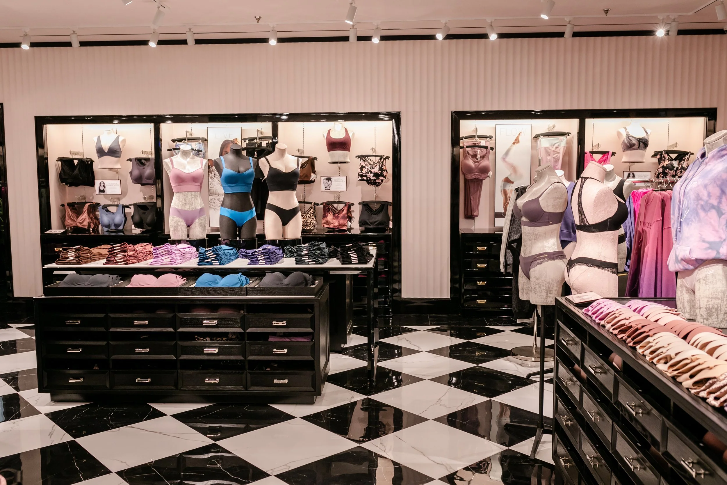 HR Victoria Secret Amsterdam Store_AnetteandRosePhotography-30.JPG