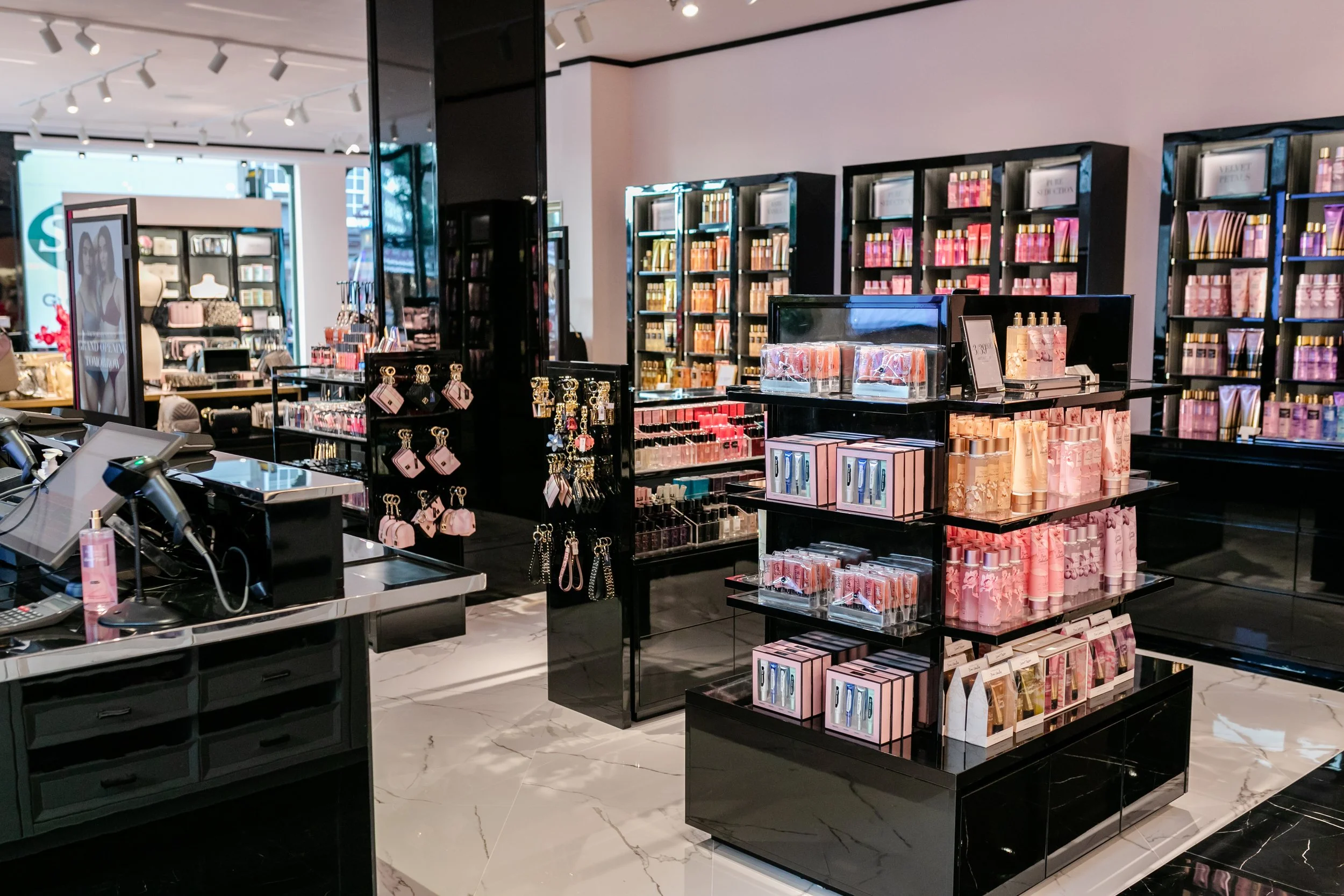HR Victoria Secret Amsterdam Store_AnetteandRosePhotography-35.JPG