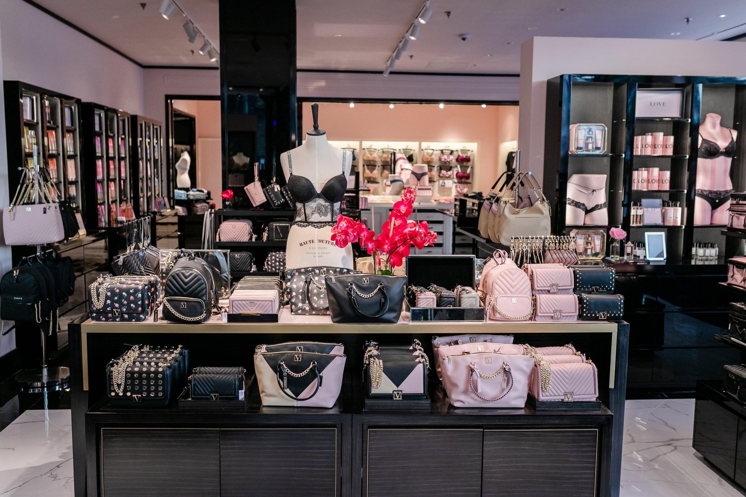 HR Victoria Secret Amsterdam Store_AnetteandRosePhotography-39.JPG