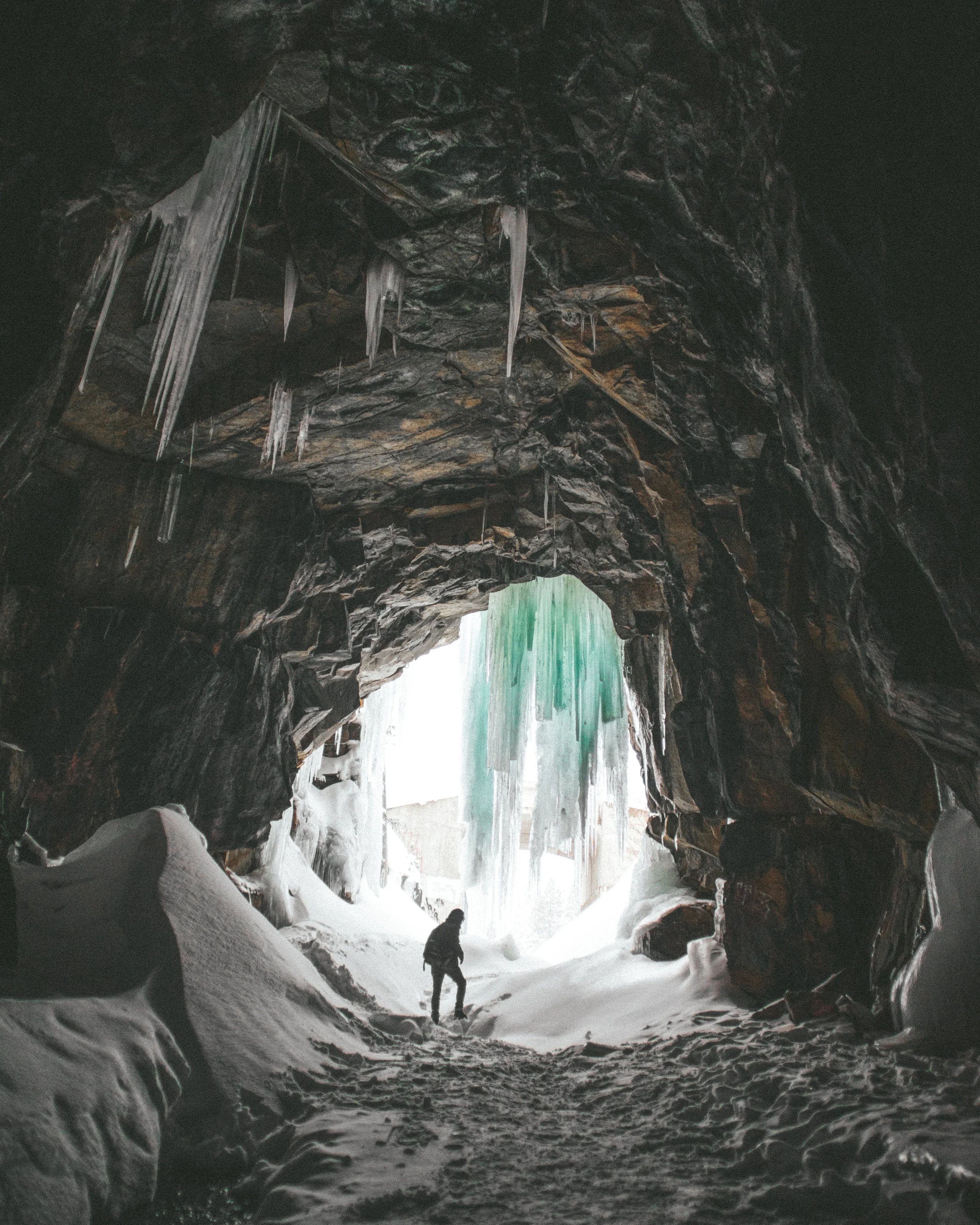 01.07.2016 // started off the year by revisiting one of my favorite spots to hit in the winter, Donner Summit Tunnels . for years, i've bee wanting to come here when the massive icicles hang from the ceilings and glad to have finally witnessed it.