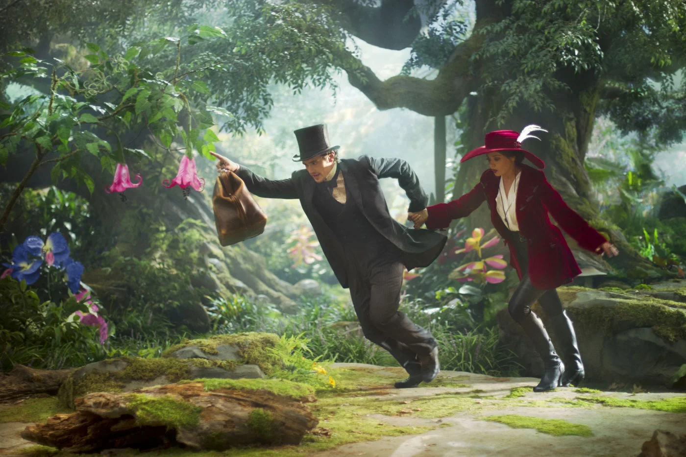 The wizard's only costume, and my favorite pair of witch-pants on the very Carmen Sandiego styled outfit of Kunis.