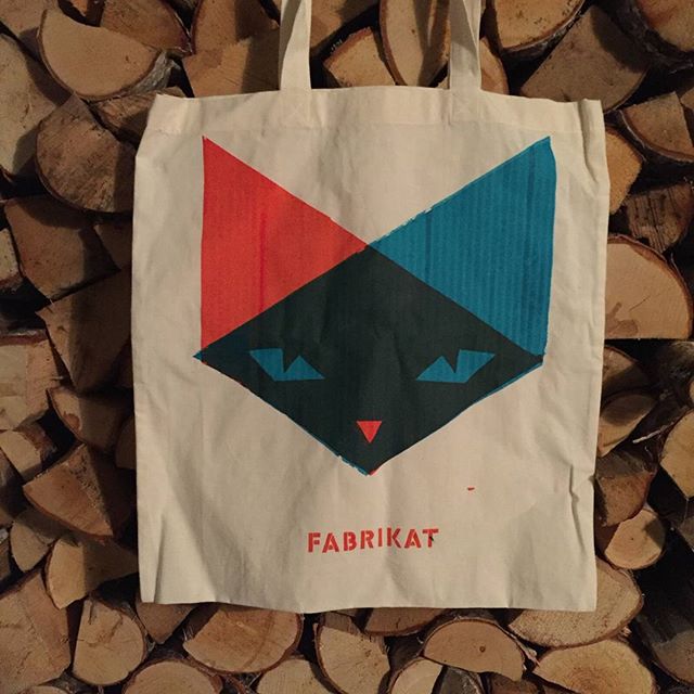 Totebags totebags totebags!!!! Handtryckt, pytteliten upplaga! 150 pistoler inklusive allt! DM om du tycker den skulle passa dig 👌