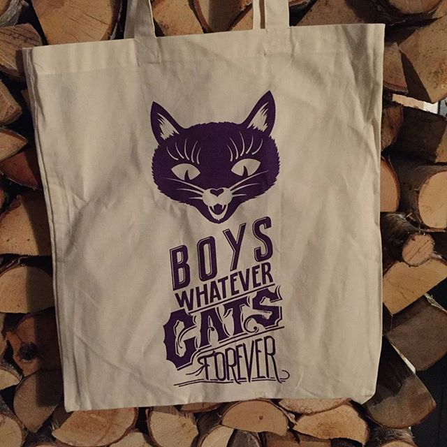 Ny begränsad och lila upplaga! Handtryckt, 150 kr inklusive porto. DM om pepp finns!