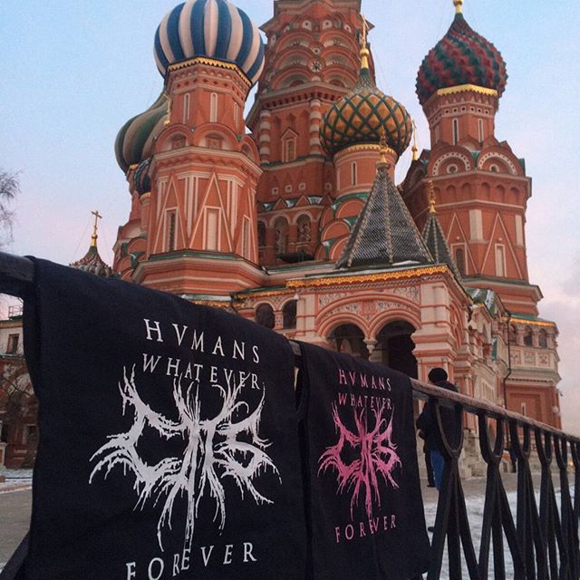 Totebags on vacation! Buy one, lest the elope for ever... #moscow #totebag #kremlinpalace #totebag