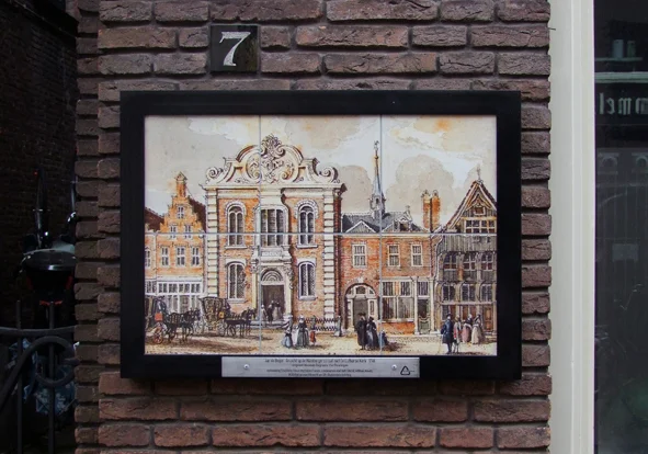 Zicht op de Hamburgerstraat met De Lutherse Kerk